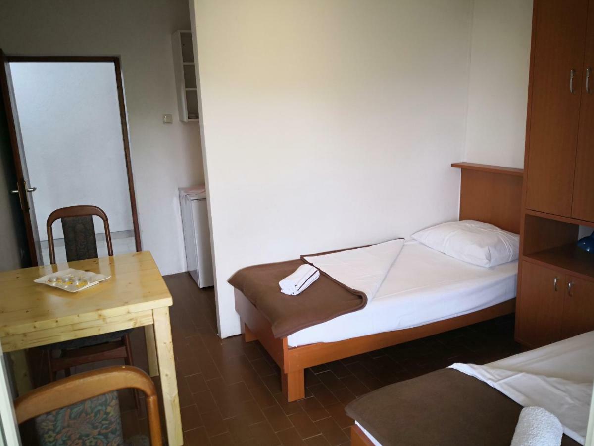 Guesthouse Dupin Vlašići Extérieur photo